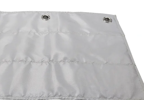Industrial insulation curtain made of high-temperature resistant material, ideal for workshops and furnaces